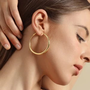 Exaggerated oversized hoop earrings, versatile and creative women's ear cuffs, simple, stylish, and classic gold earrings.