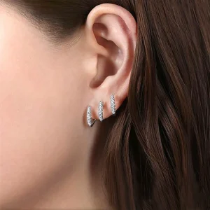 Niche design three-claw ear clips, high-end simple curved curves, high-quality zircon earrings